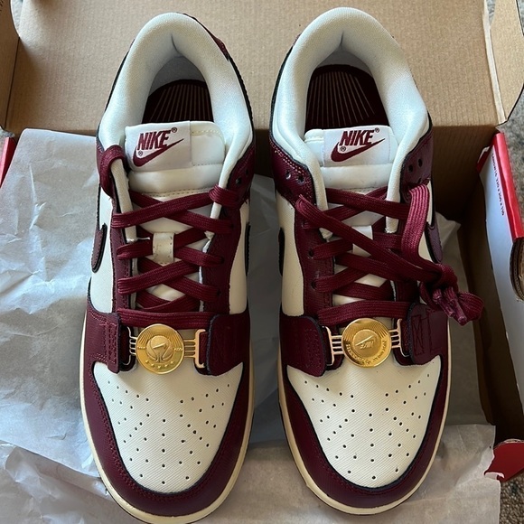 Nike dunk low SE sail/Team red/Black women's shoes, size: 8.5 - Picture 2 of 7